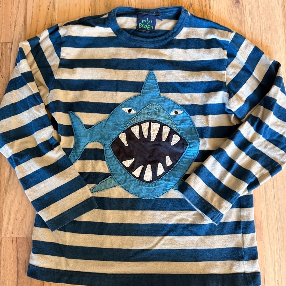 Mini Boden Boys Shark Graphic Striped Long Sleeve T-Shirt Size 9-10Y Blue Gray